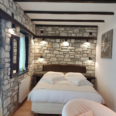 Ξενοδοχείο με διαμερίσματα πράσινο - γαλάζιο Mourésion