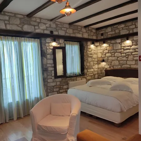 πράσινο - γαλάζιο 3* Mourésion